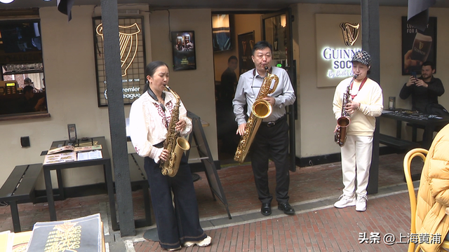 田子坊来了一群吹萨克斯的年轻人！