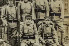 既然二战日军物资匮乏，为什么换发三种军服？衣领对战术的影响？图片