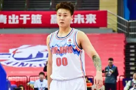 冲撞裁判或遭重罚！赵睿发文致歉：深感愧疚和自责，尊重并接受篮协和联赛处罚图片