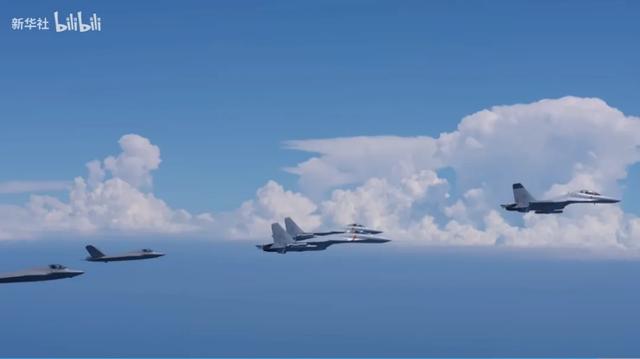 同样是弹射 为啥空警-600站C位
