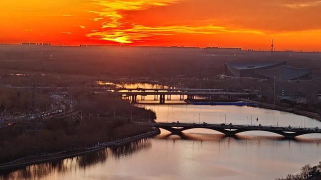 彩霞漫天！今晨的北京，真好看