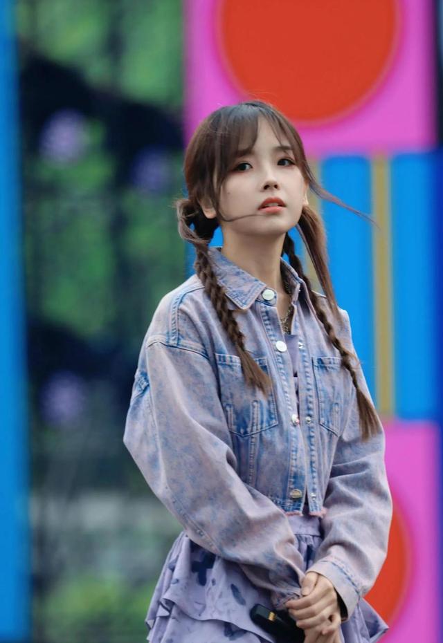 王冰冰为什么喜欢穿肉色丝袜还这么清纯？
