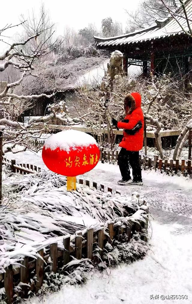 新华社原军事记者陶俊峰泉城美拍——筹备中的迎春花灯