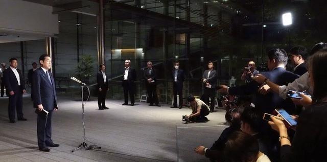 岸田文雄头疼了！2023年仅出口6台光刻机，利润暴跌至少22%