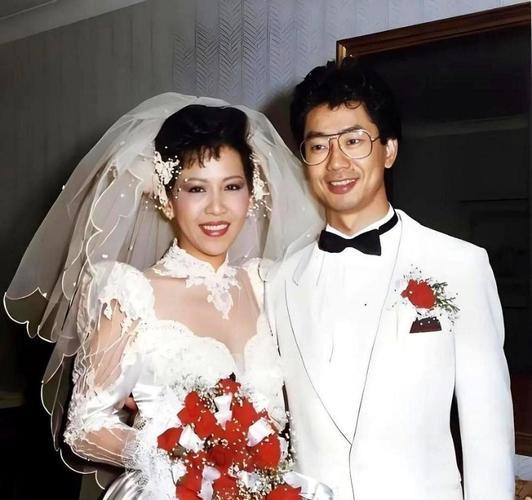 骗光明星20亿，连亲妈都不放过，霍家“逆子”被钉上“耻辱柱”！