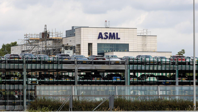 摊牌了?中企陆续收到光刻机，外媒：ASML公司不“乖”了