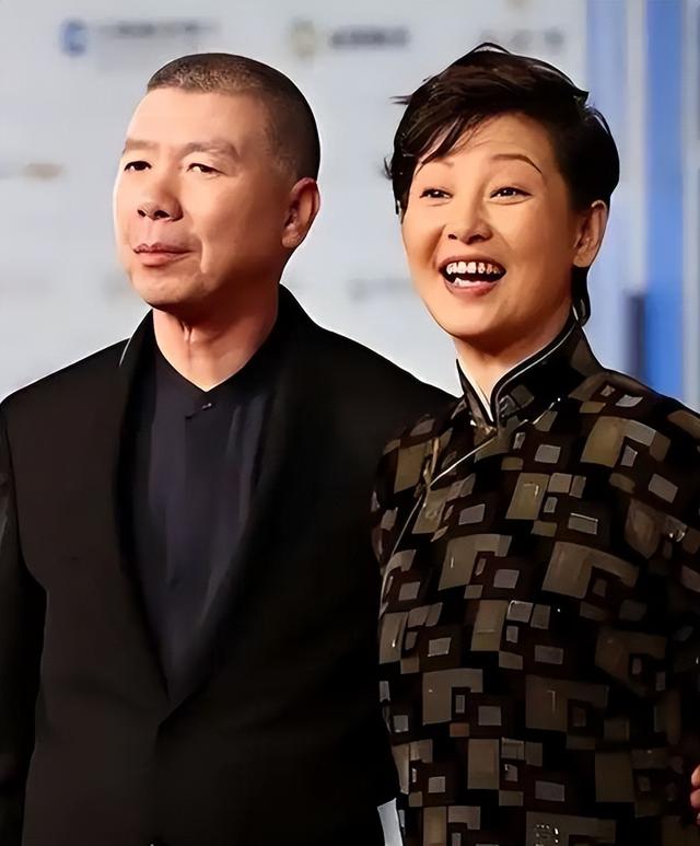 和徐帆离婚传闻真相大白仅2个月，冯小刚近况曝出，一点都不意外