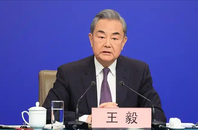 24小时内，委内瑞拉致电北京，中方回了一句话，告诫美国不许胡来