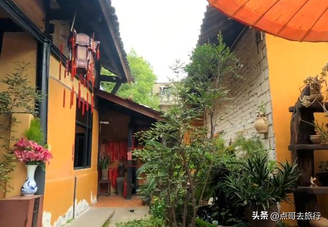 成都闹市中心神秘小庙，“似庙非庙”的烟火气，吃斋饭仅需8元！