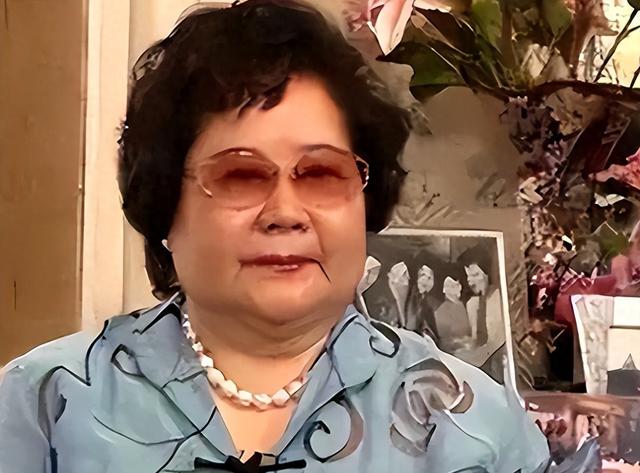 吃里扒外、永不回国？带30名演员留美不归，如今年过花甲归来