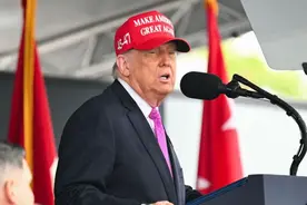 特朗普西点军校演讲遇冷场，军校教授辞职，抗议声四起图片