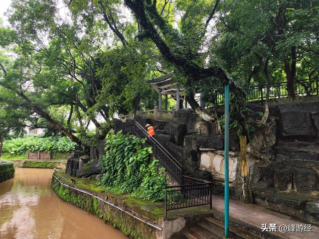 钦州中山公园，其历史最早可追溯到北宋，天涯亭是园内唯一的古迹