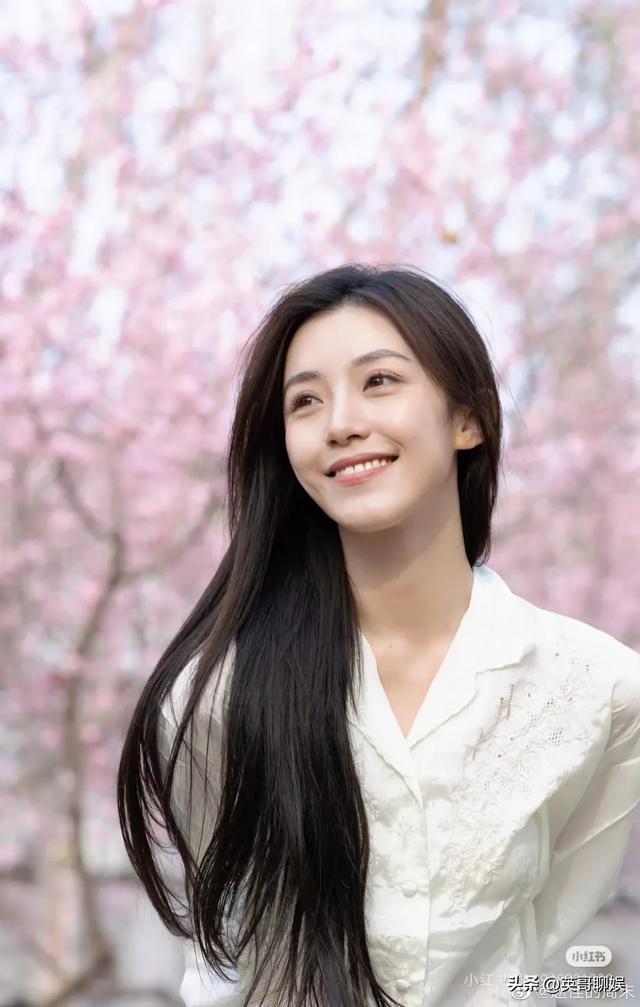 看似「清纯」实则“风骚”的四个短剧女演员，妖艳绝不输“妲己”