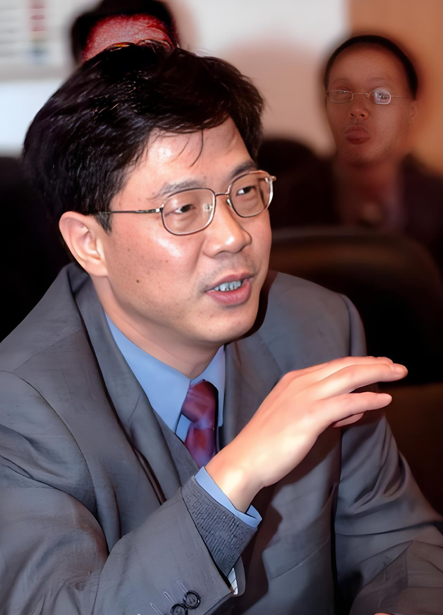 45岁厅级干部“裸辞”：他不要社保要自由，今掌民企百强年入57亿