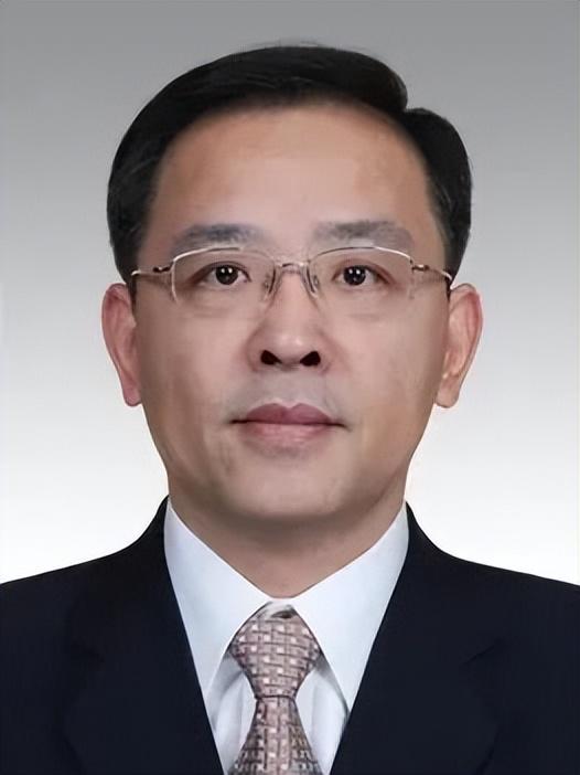 国务院最新任免6位干部	，3位由地方进京履新