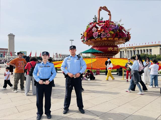 在天安门广场，为祖国庆生