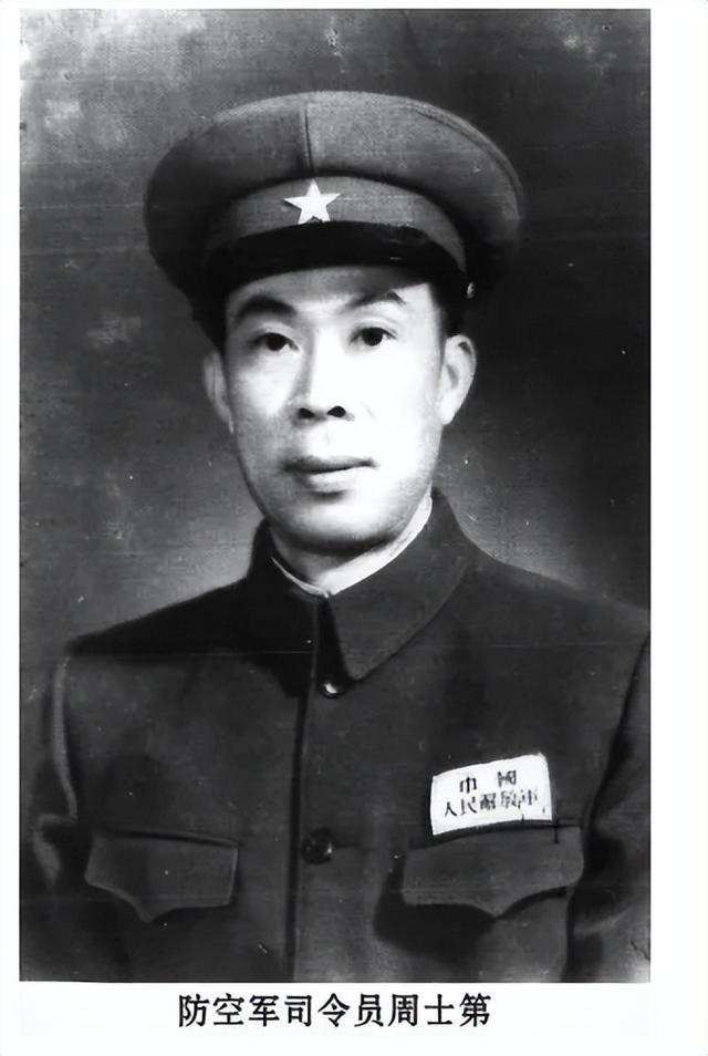 当年一个师长一个排长，28年后师长成为上将，排长却成为了大将