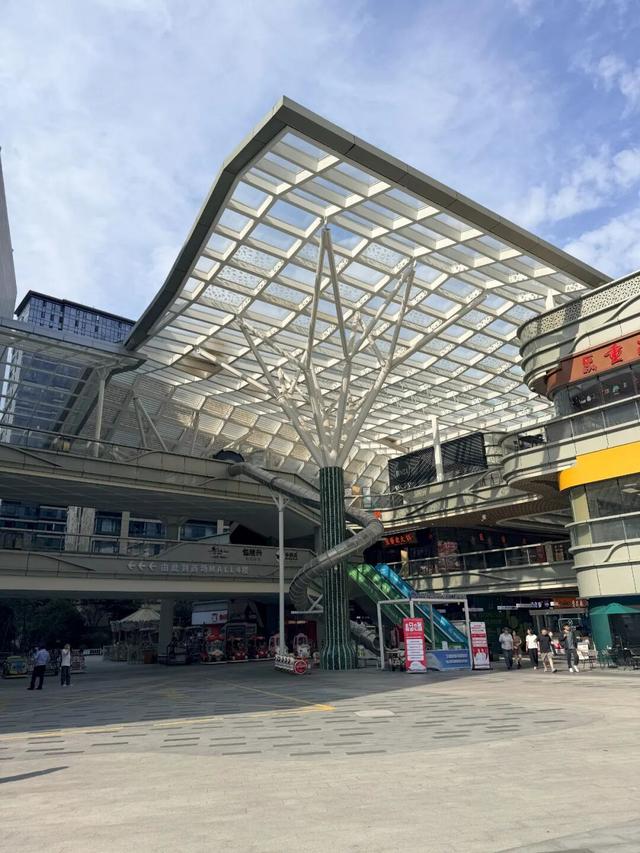 左手改名右手背屏，小米17 Pro真能对标苹果？
