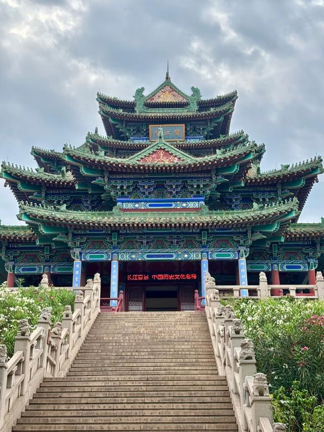 70岁之前，一定要去中国龙脉旺盛的4个城市，你还差几个？