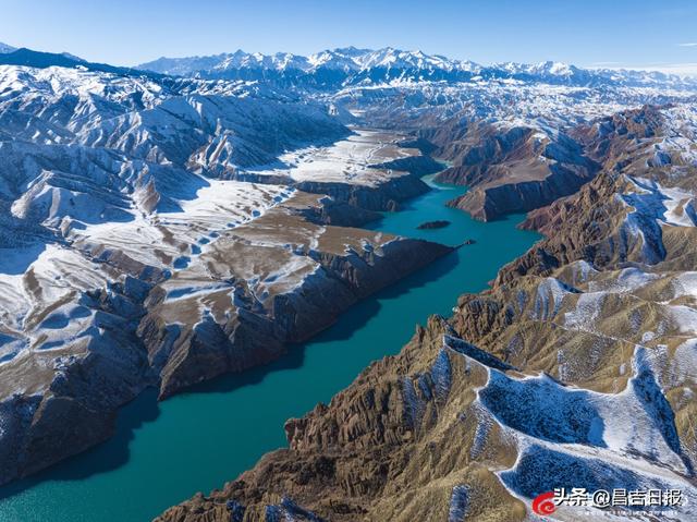 雪落肯斯瓦特！玛纳斯这片“水墨秘境”美到窒息