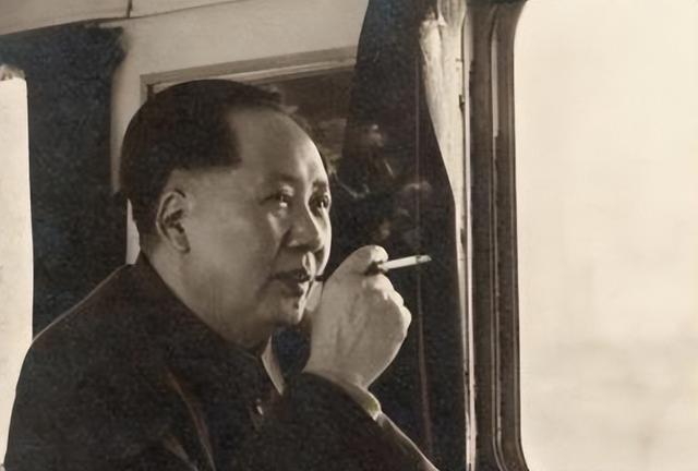 古人指出北平建都有巨大弊端，毛主席也犹豫，一高人帮他下定决心