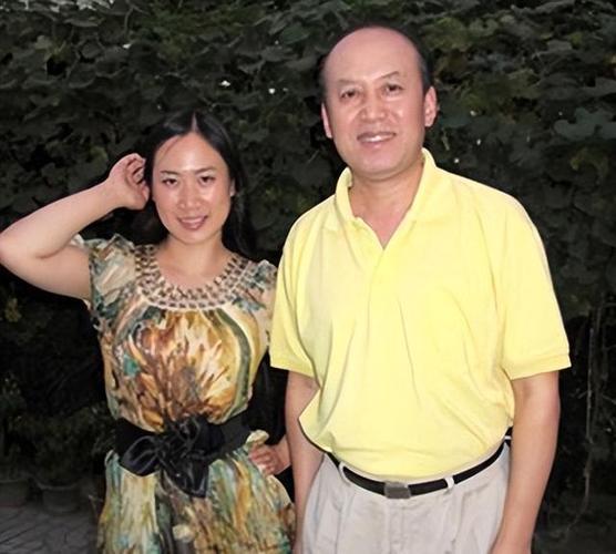 她竟然就是郭达的老婆！难怪郭达能上20次春晚，其实都和她有关