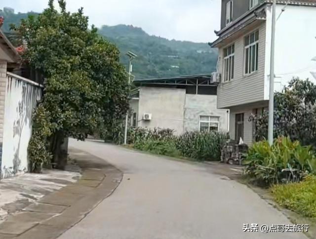 成都龙泉山被冷落的徒步线路，视野超级惊艳，地铁公交车可达！