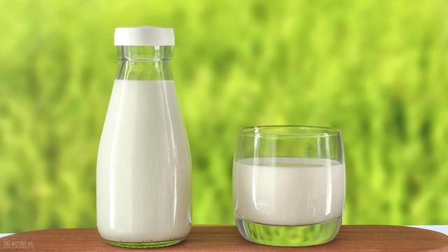 肝不好，不能喝牛奶？医生：不想肝脏受损，这4样再好吃也要忌口