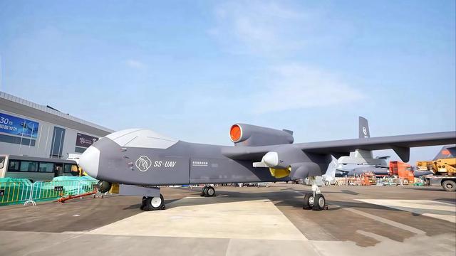 “九天”16吨空天航母首飞，可一次放飞百架无人机，美俄压力倍增