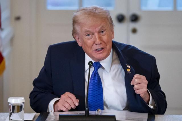 沉寂24小时后，特朗普乖乖放人了，中国军舰出动	，传递了哪些信号