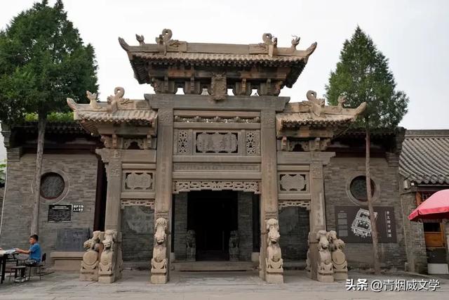 走进王家大院