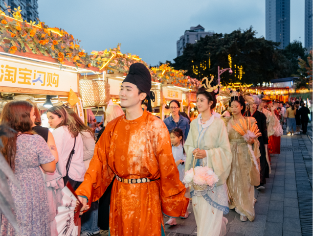 月满锦江夜未央 夜游锦江双节文化盛典点亮蓉城夜色