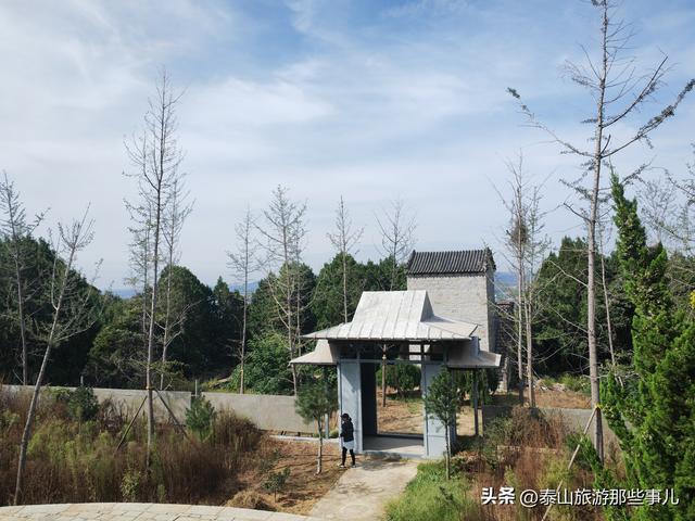 泰安西藏着一座“小泰山”，耗资1000万元打造，是自驾休闲好去处
