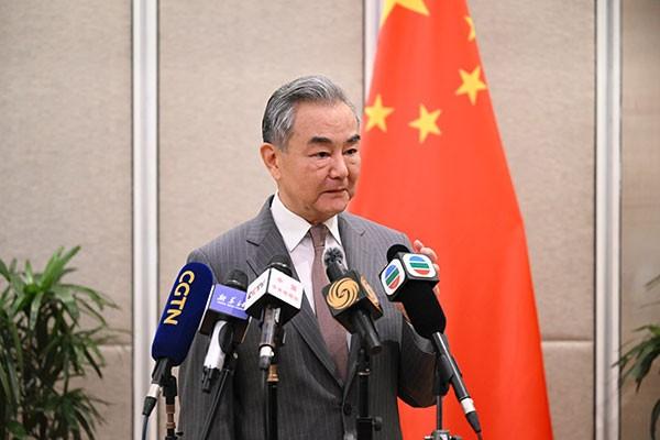 48小时内，中方连发三道警告，王毅公开表态，不许美方做一件事