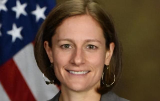 中美上桌谈判前，特朗普通知中国	，一个不变，白宫已踢走反华官员