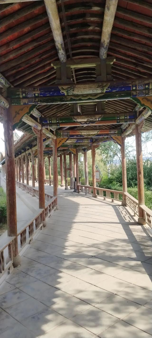 陇右永登第一名山：青龙山