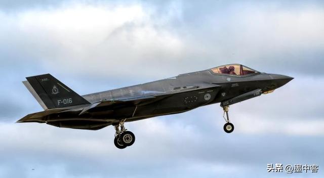 歼-35性能更优？沙特却花千亿买美机？背后藏着中东的精明算计