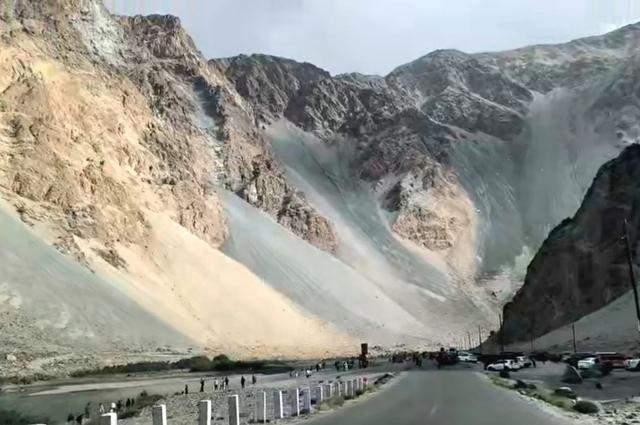 红其拉普 最高的国门 盘龙古道 最多的弯路 帕米尔之眼 最震撼的高山