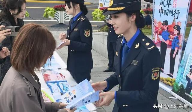 “一路风光一路法”：外滩普法巴士开跑，市民沉浸式学法