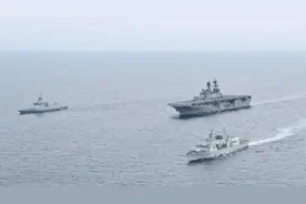 103架战机奔袭台岛，20多艘军舰双线出击，美军航母夹着尾巴溜了图片