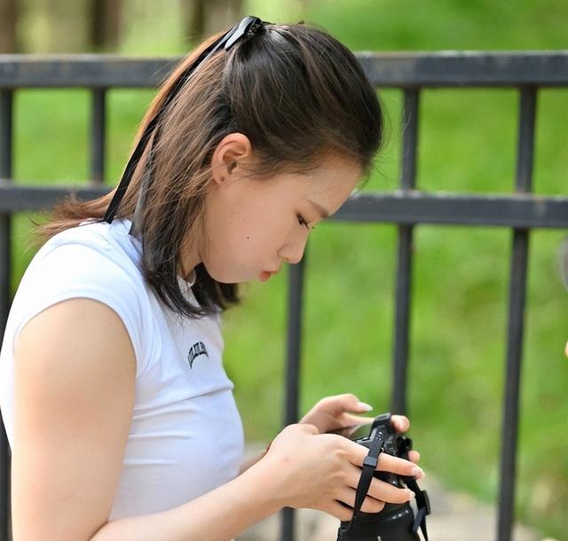 全运会摘金一月后 陈芋汐接受采访，句句不提全红婵 句句都是全红婵