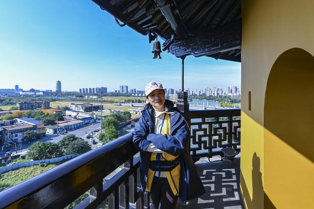 秋爽登文峰 塔下聚宾朋