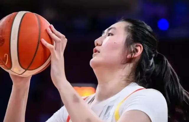 女篮离队第一人！宫鲁鸣也留不住，19+7+7比李梦还能打可惜啊