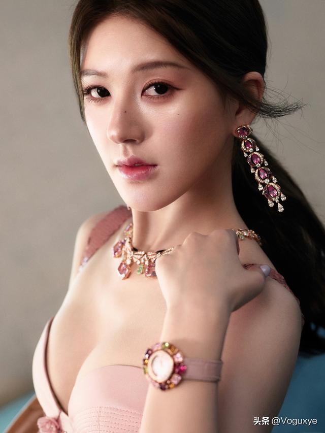 赵露思红毯压轴