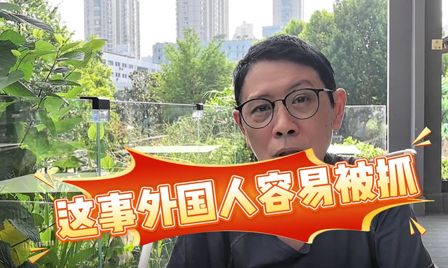 58岁中国大叔一夜暴富，出国专猎洋妞，却不敢碰伊朗女，内幕扎心
