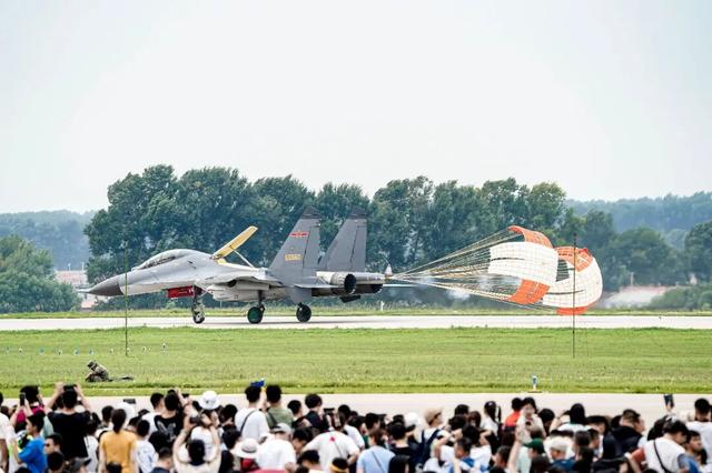 免费旅游大巴明起就位！看完航空展开逛！