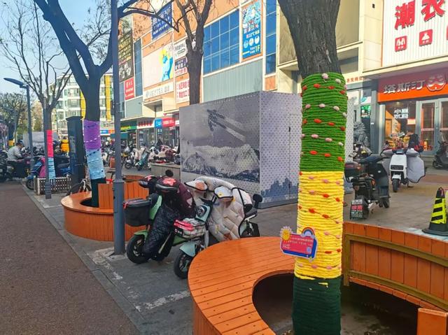 毛线织就小暖衣，石景山这里的树秒变萌系选手