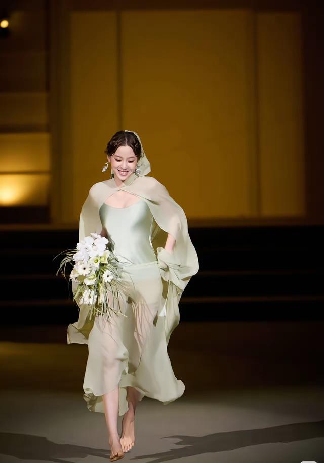 打底裤都露了天呐 ！这裙子存在的意义是啥