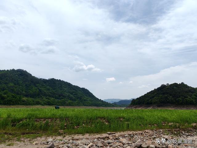 亭下湖