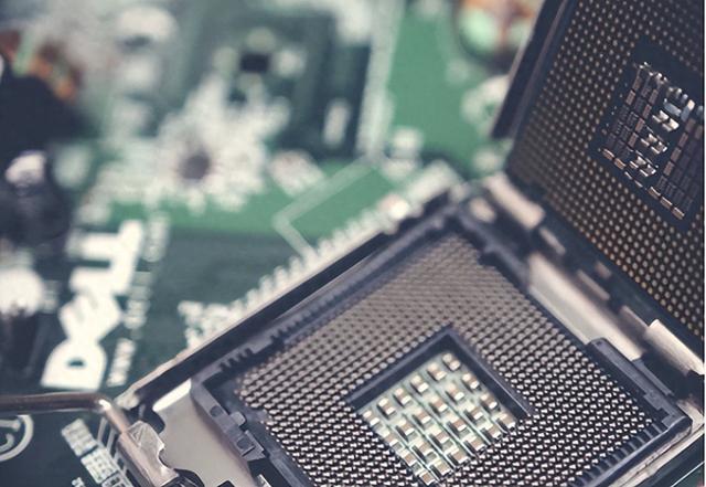 美荷两国同时发声，对中国独立研发的光刻机技术给予了强烈批评